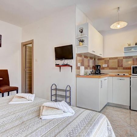 Apartments Kajfes Fazana Ngoại thất bức ảnh